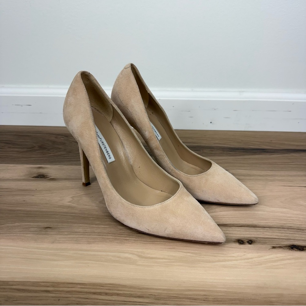 Diane Von Furstenberg Nude Beige Suede Pointed Toe Pumps